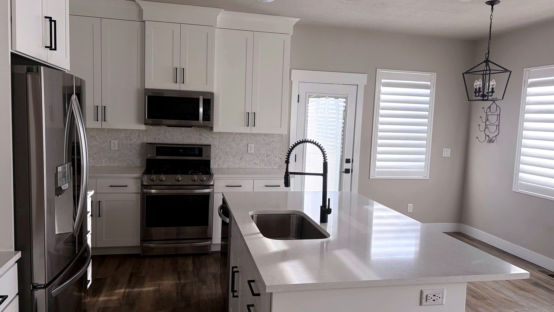 Freshly deep-cleaned bathroom by Sun Ray Cleaning Services
