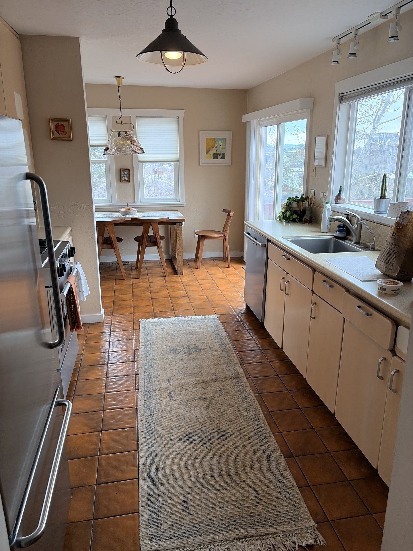 Entry and kitchen cleaned for move-in or move-out cleaning